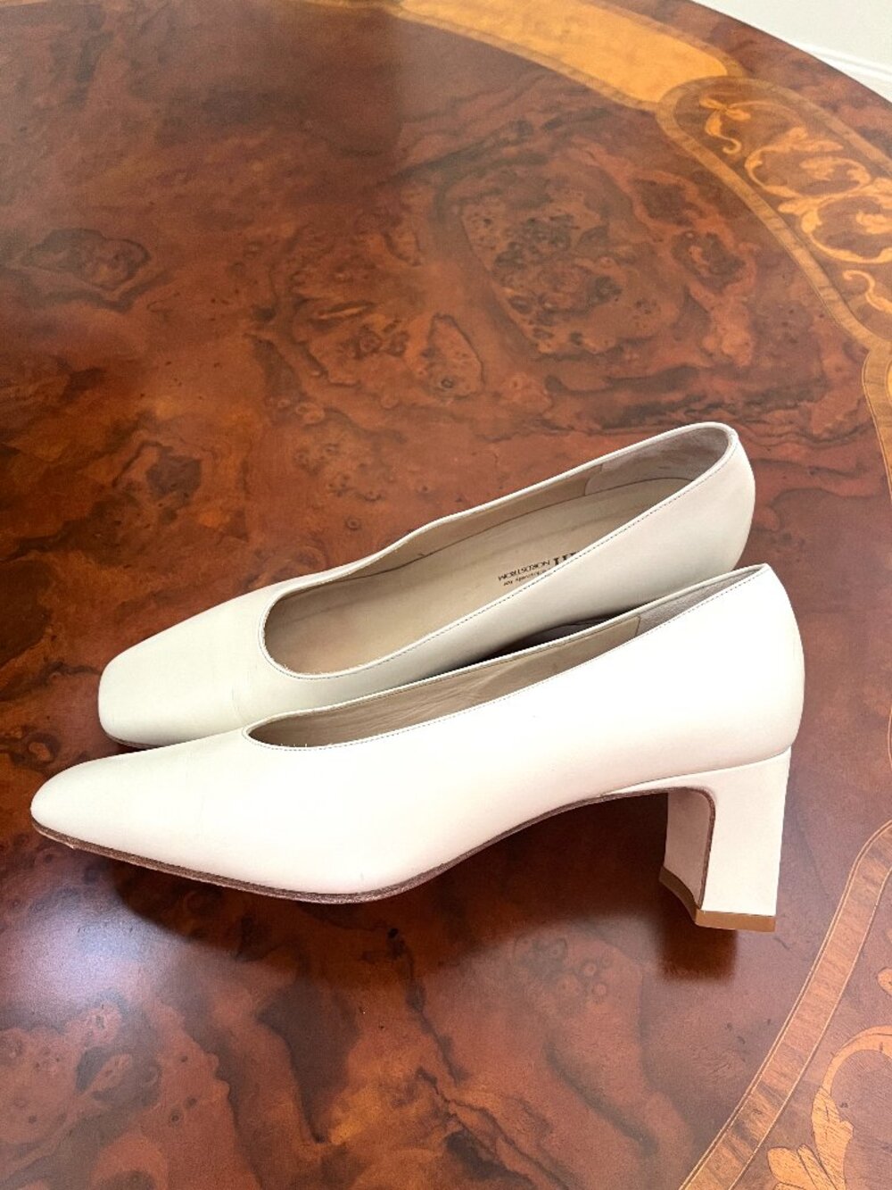 Vtg AMALFI For Nordstrom Leather Ivory Block Heels Shoes SIZE 8 B  fits 7 US